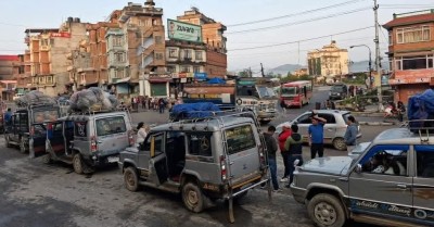 बर्षाले बीपी राजमार्ग पुन: अवरुद्ध, काठमाडौंबाट पुर्व गएका सवारी साधनहरु धुलिखेलमा रोकिए 